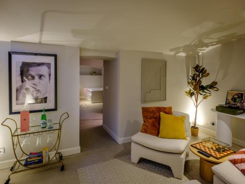 FINCH Boutique Hotel, Downtown - Amenities and Services