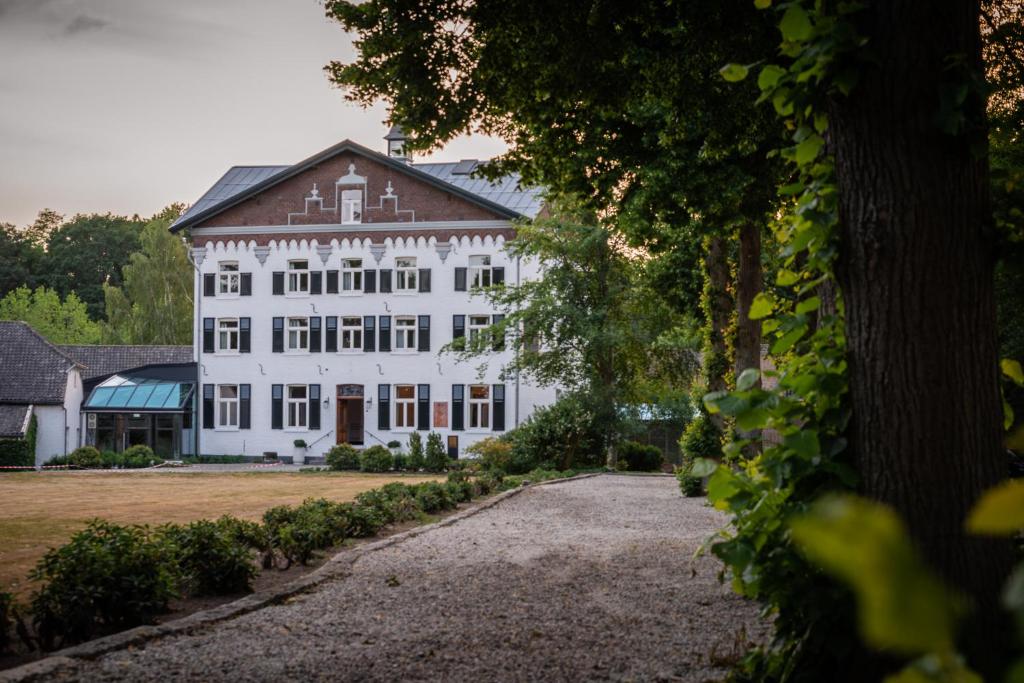 Fletcher Hotel Château De Raay Review