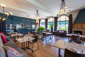 Fletcher Hotel-Restaurant De Reiskoffer - Amenities and Services