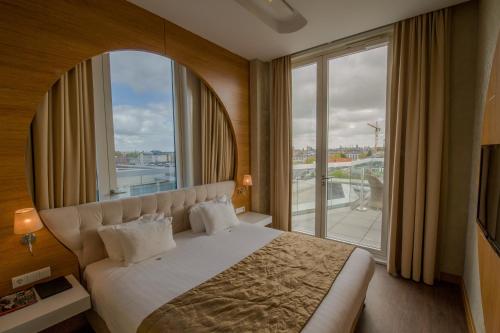 Grand Hotel Downtown - Location and Transportation