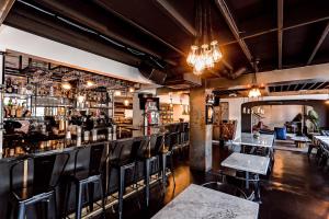 H by H Hospitality - Convenient Location