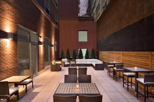 Hilton Garden Inn New York Times Square South - Room Amenities and Accommodations