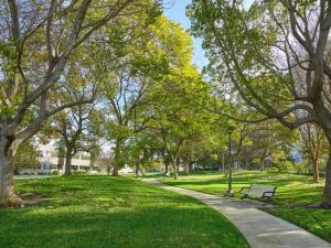 Hilton Los Angeles North-Glendale & Executive Meeting Center - Facilities and Amenities