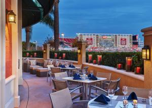 Hilton Santa Clara - Facilities and Amenities