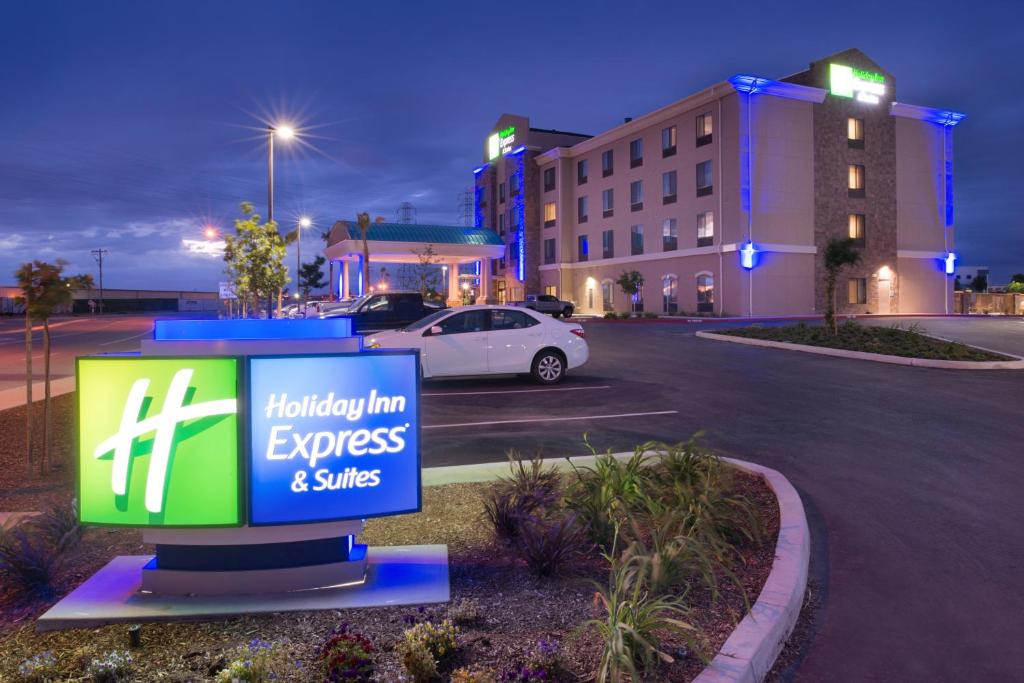 Holiday Inn Express & Suites Bakersfield Airport, an IHG Hotel Review