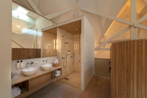 Hotel Arena - Room Types and Amenities