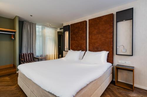 Hotel De Hallen - Dining and Amenities