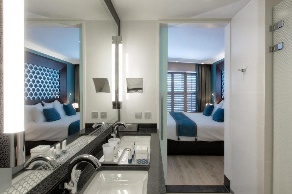 Hotel Dux Review