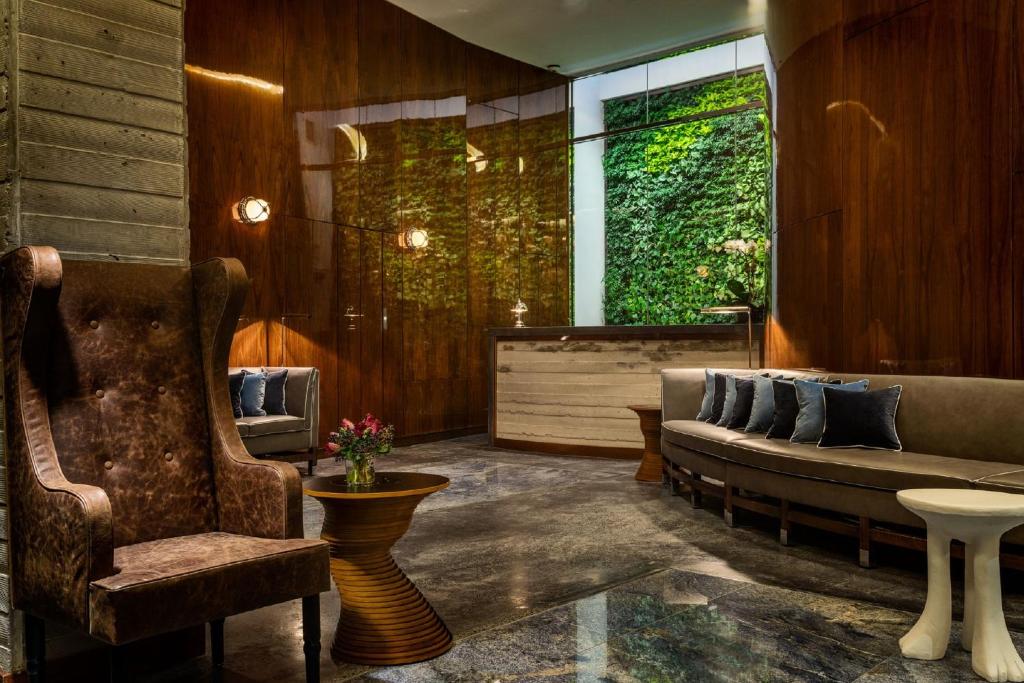 Hotel Hugo Review