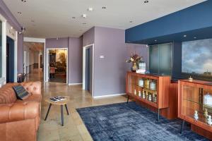 Hotel Lion DOr - Amenities and Services