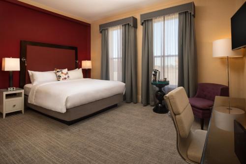 Hotel Shattuck Plaza - Accommodations and Amenities