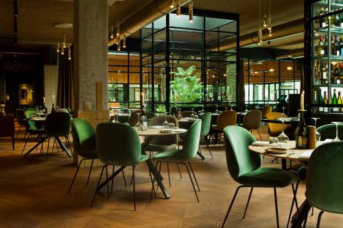 Hotel V Fizeaustraat - Location and Accessibility