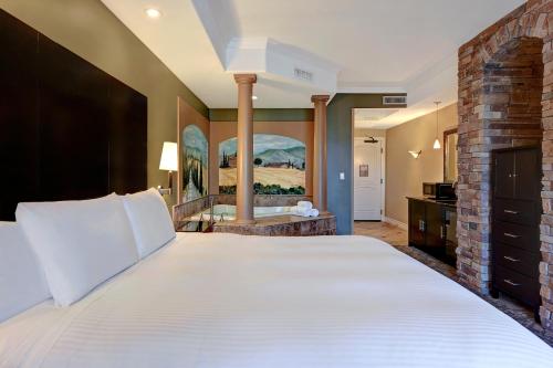 La Bellasera Hotel & Suites - Accommodation and Room Features