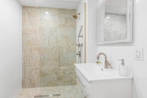 Luxe Studio With Charming Juliet Balcony - Accommodation Details