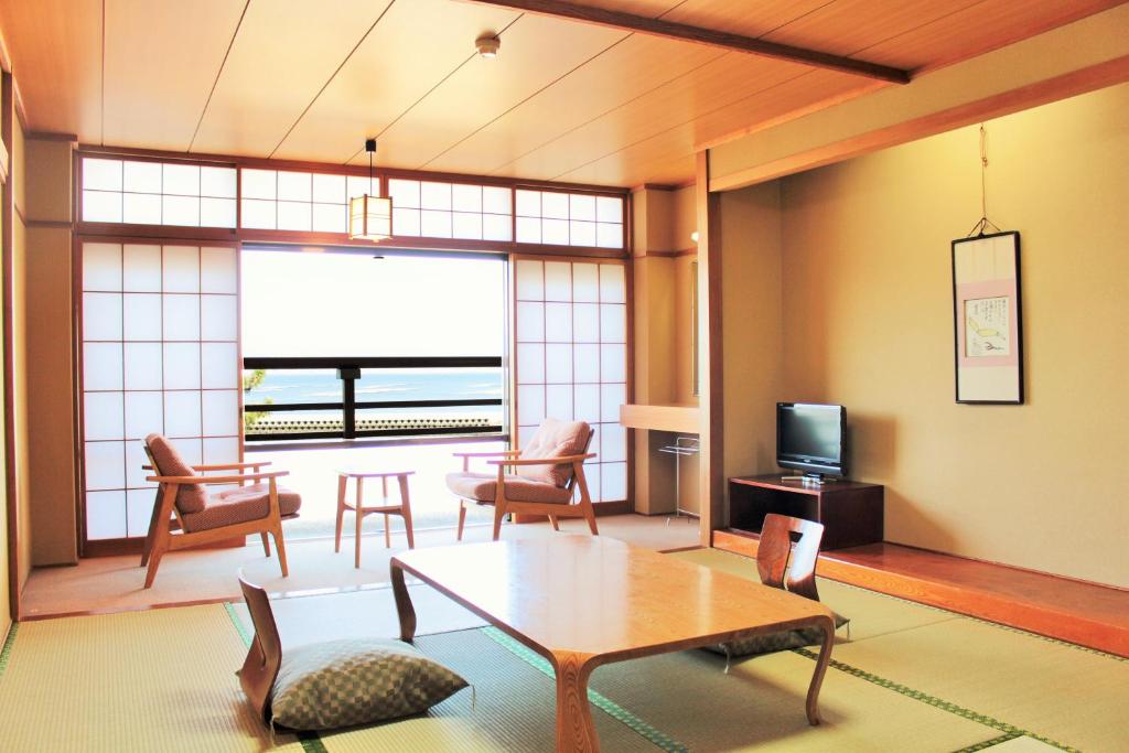 Miyajima Seaside Hotel - Accommodation and Amenities