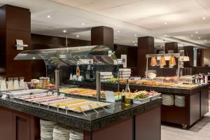 NH Amsterdam Schiphol Airport - Amenities and Facilities