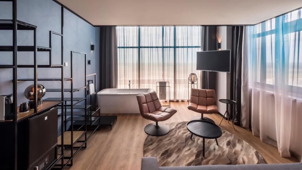Palace Hotel Zandvoort - Amenities and Services