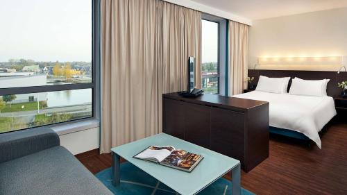 Park Plaza Amsterdam Airport - Location and Accessibility