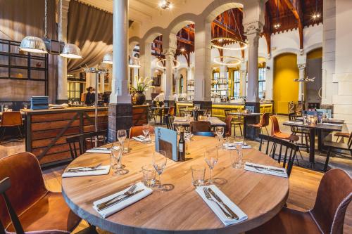 Post-Plaza Hotel & Grand Café - Accommodation Details