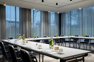 Renaissance Amsterdam Schiphol Airport Hotel - Facilities and Amenities