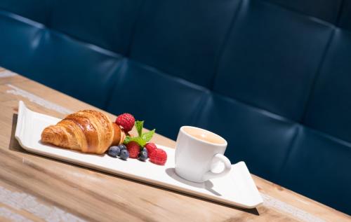 Renaissance Newport Beach Hotel - Guest Rooms and Amenities