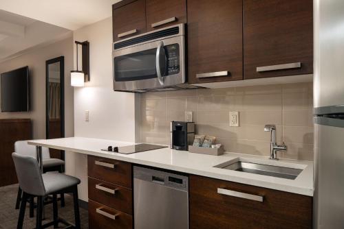 Residence Inn by Marriott New York Manhattan/ Midtown Eastside - Comfortable Accommodations Overview