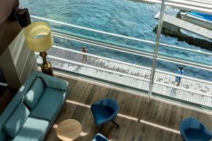 Room Mate Aitana - Amenities and Services