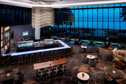 San Francisco Airport Marriott Waterfront - Room Types and Amenities