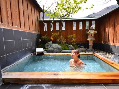 Shima Onsen Kashiwaya Ryokan - Tranquil Natural Setting