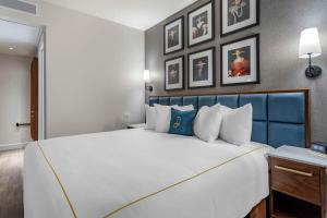 The Draper New York, Tapestry Collection by Hilton - Excellent Location