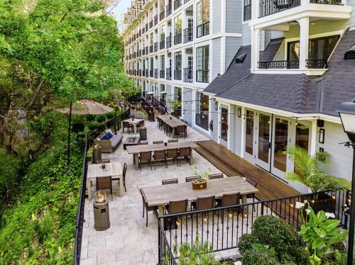 The Inn at Saratoga, Tapestry Collection by Hilton - Accommodations and Amenities