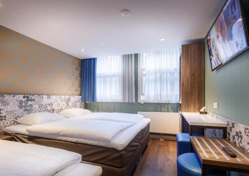 The Old Nickel Hotel - Room Details