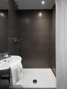 The Social Hub Amsterdam West 4 Star - Accommodation Options and Amenities