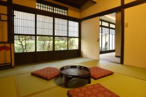 Yadoya Nishijinso - Amenities and Services