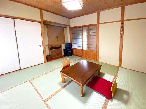 Yufuin Onsen Hasuwa Inn - Accommodations and Amenities