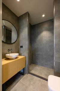 12A, Luxury & Unique - Cinema Hall - Terrace - View - Accommodation Features