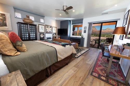 A Sunset Chateau - Outdoor Amenities