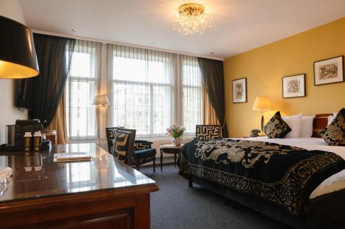 Ambassade Hotel - Dining Options