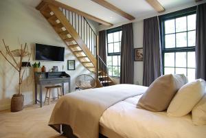 Authentic Farmhouse - The Gilded Unicorn - Guest Reviews