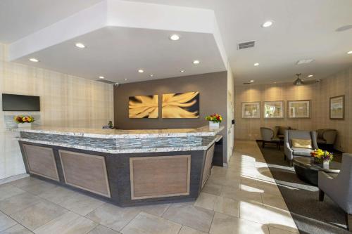 Best Western Plus Carriage Inn - Guest Experience