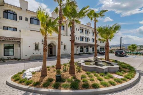 Cambria Hotel Calabasas - Malibu - Delightful Room Accommodations