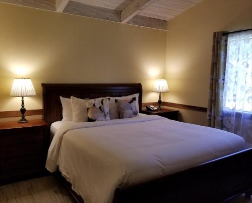 Carmel Valley Lodge - Room Amenities