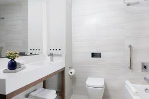 Courtyard New York Manhattan/Midtown West - Exceptional Amenities