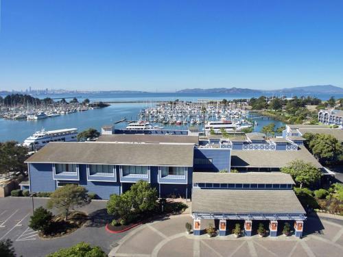 DoubleTree by Hilton Hotel Berkeley Marina - Dining and Culinary Offerings