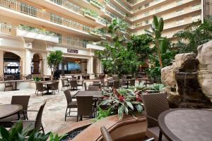 Embassy Suites San Francisco Airport - Waterfront - Dining and Refreshments
