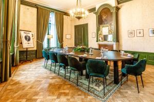 Fletcher Hotel Palace Stadhouderlijk Hof - Surrounding Attractions