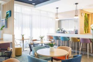 Hampton by Hilton Amsterdam Airport Schiphol - Accommodations and Amenities