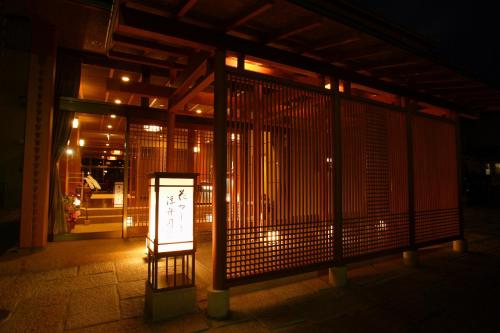 Hanayashiki Ukifune-en - Facility Highlights