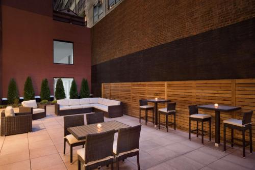 Hilton Garden Inn New York Times Square South - Dining and On-Site Facilities