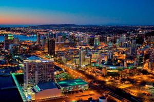 Hilton San Diego Bayfront - Dining and Restaurants